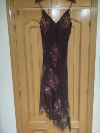 Vestido floral marrón y rojo