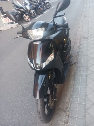 Peugeot Tweet 2022 Negra