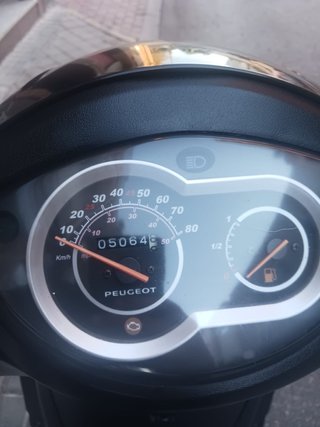 Peugeot Tweet 2022 Negra