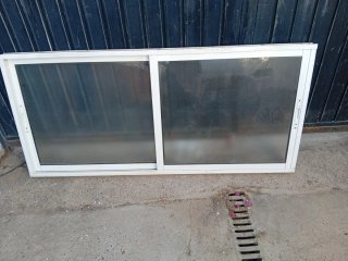 Ventana corredera de aluminio blanca