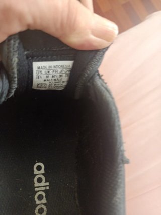 Zapatillas Adidas Negras y Blancas