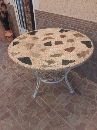 Mesa de jardín redonda de piedra