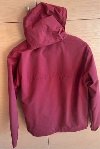 Chaqueta Carhartt burdeos cortavientos