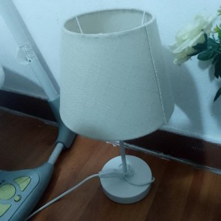 Lámpara de mesa tela y metal