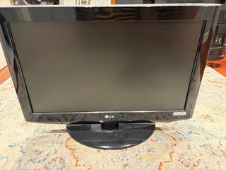 2 TVs: LG 26” y Sony 37”