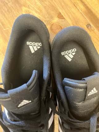 Zapatillas Adidas Negras y Blancas