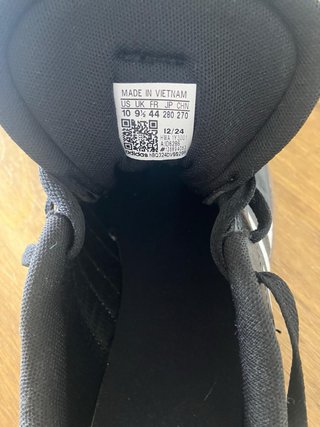Zapatillas Adidas Negras y Blancas