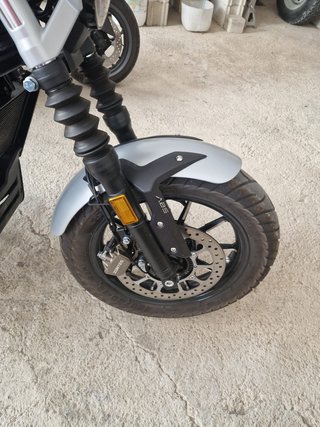 Zontes C2 125cc Cruiser Plata y Negra