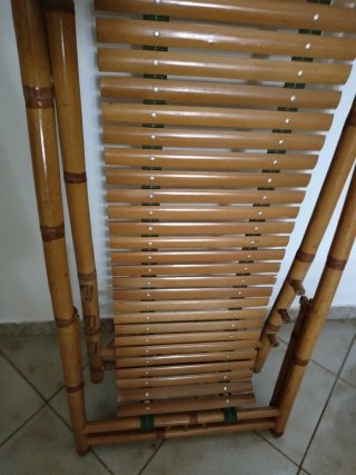 Sedia pieghevole in bambù e legno