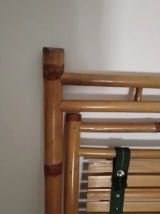 Sedia pieghevole in bambù e legno