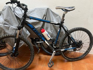Bicicleta Trek 3700 Negra y Azul