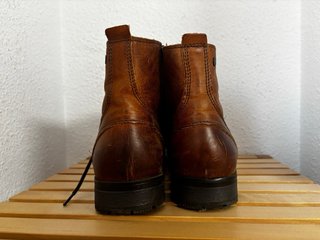 Botas de cuero marrones