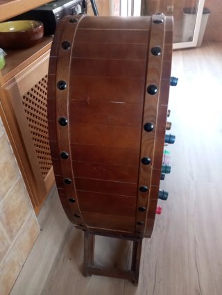 Botellero de madera estilo barril