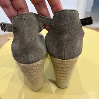 Sandalias cuña marca Oysho piel!