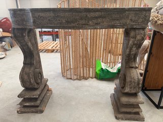 Chimenea de piedra y madera