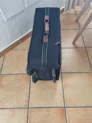 Maleta de viaje Gabol negra y verde. 70x42x22