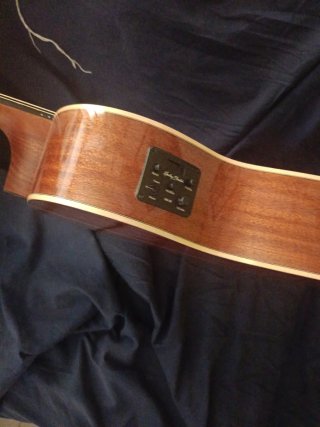 Chitarra acustica parlor