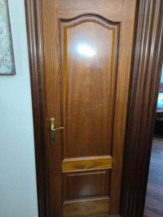 Puerta de madera interior