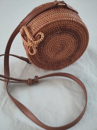 Bolso redondo de ratán