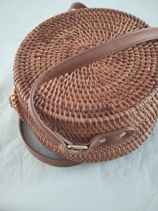 Bolso redondo de ratán