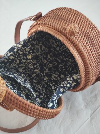 Bolso redondo de ratán
