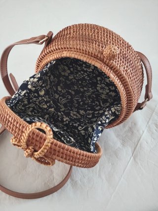 Bolso redondo de ratán