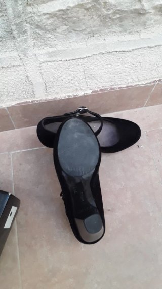 Zapatos negros ante plataforma