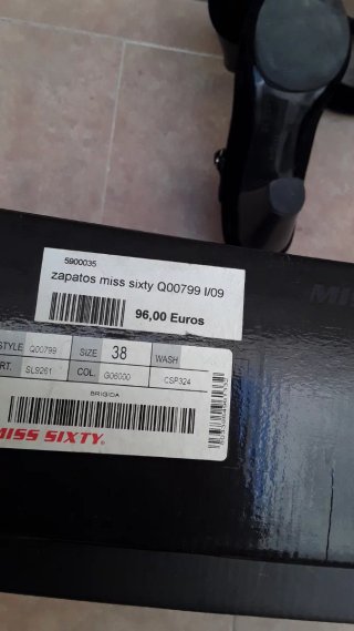 Zapatos negros ante plataforma