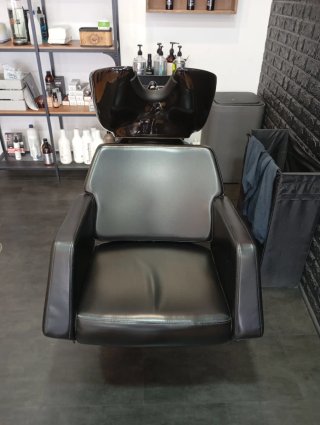 Espejo tocador, sillón barbería y lavacabezas