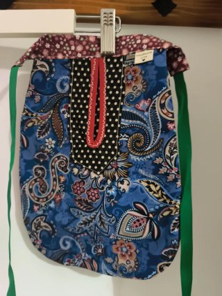 Faltriquera estilo paisley con bolsillos