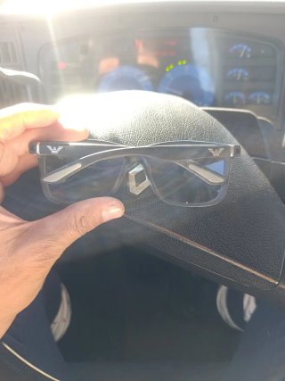 Gafas de sol azules y verdes