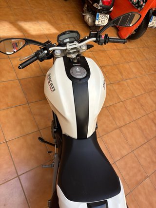 Ducati Monster 696 +ABS