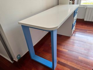 Escritorio juvenil blanco y azul