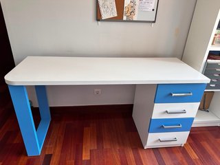 Escritorio juvenil blanco y azul