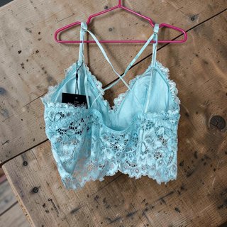 Top encaje azul