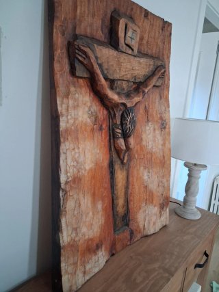 Talla de madera de Jesús crucificado