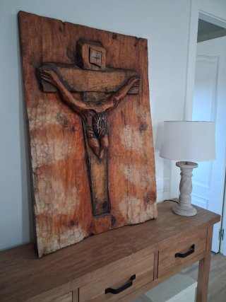 Talla de madera de Jesús crucificado