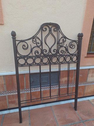 Cabecero de forja marrón