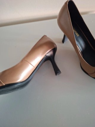 Zapatos tacón piel Camel Venezianas T39