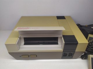 Nintendo NES Española NESE-001 SPACO + 2 Mandos