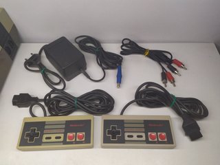Nintendo NES Española NESE-001 SPACO + 2 Mandos