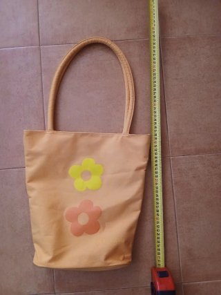 Bolso de tela con flores