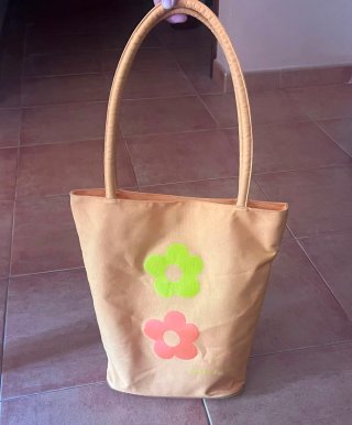 Bolso de tela con flores
