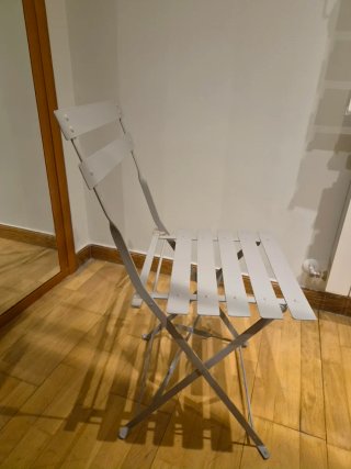 Sillas metálicas plegables grises