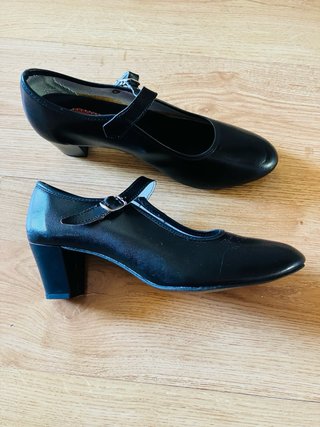 Zapatos de flamenco negros con tira