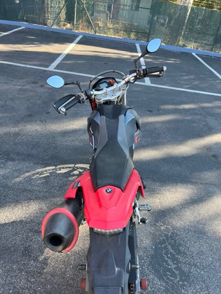 BMW Supermotard Negra y Roja