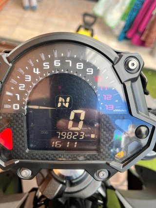 Kawasaki Z650 Naked Negra y Plateada