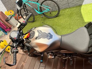 Kawasaki Z650 Naked Negra y Plateada