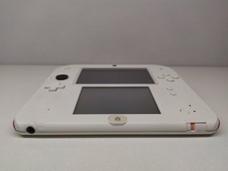 Nintendo 2DS Blanca Roja NO Carga + Juego (LEED)