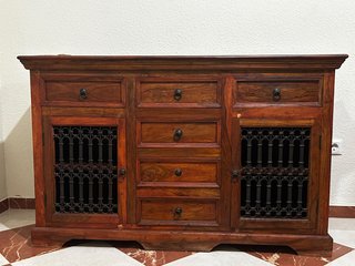 Aparador madera maciza cajones y puertas